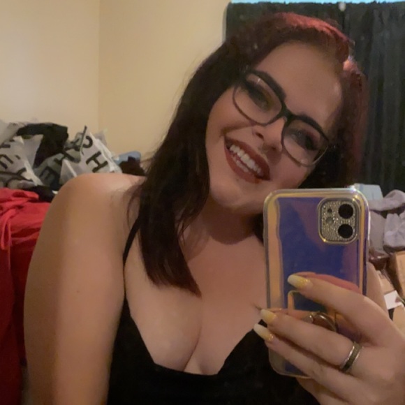 Meet your Posher, Lauren - Picture 3 of 5